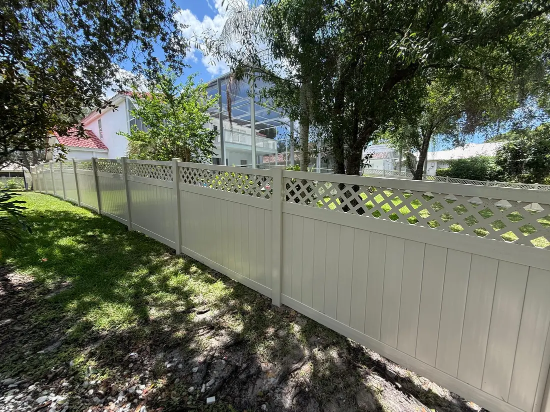 White vinyl fence with lattice top near a Florida home