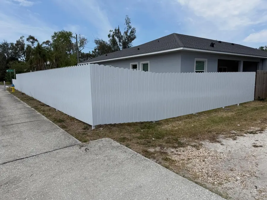 Fence company Ocala, FL — white vinyl privacy fence on a new-construction corner lot
