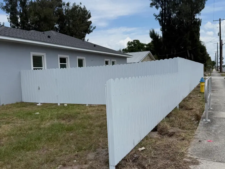 Fence company Sarasota, FL β white vinyl fence along a corner lot sidewalk