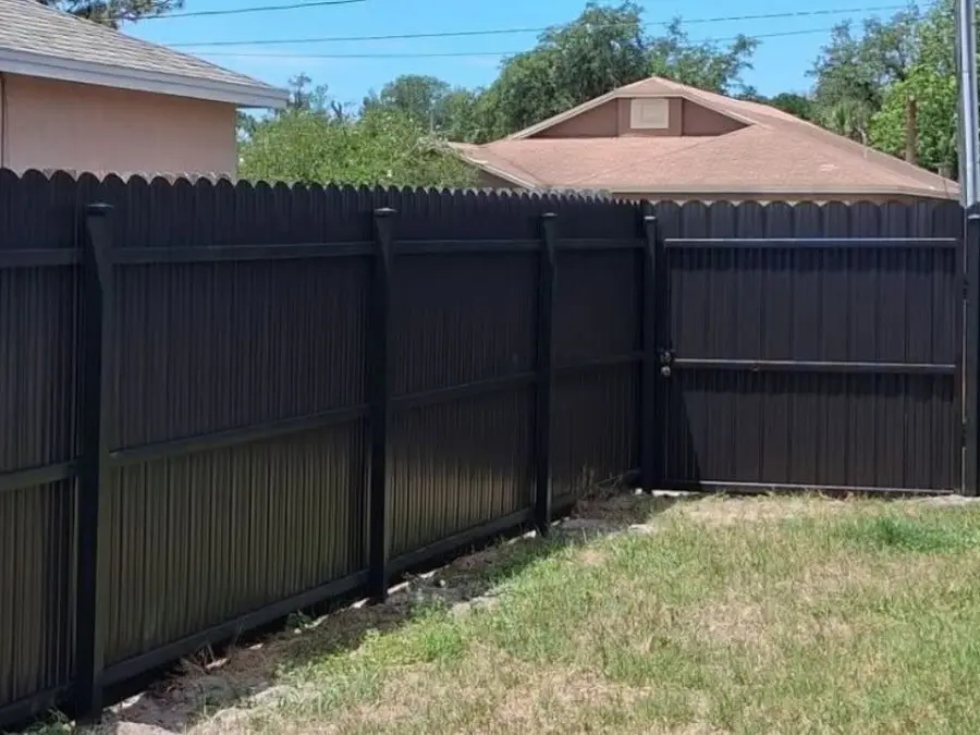 Fence company Port St. Lucie, FL β dark privacy fence with double gate along a side yard
