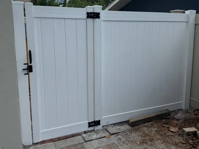 Privacy fence gate hardware and latch in Tampa, FL