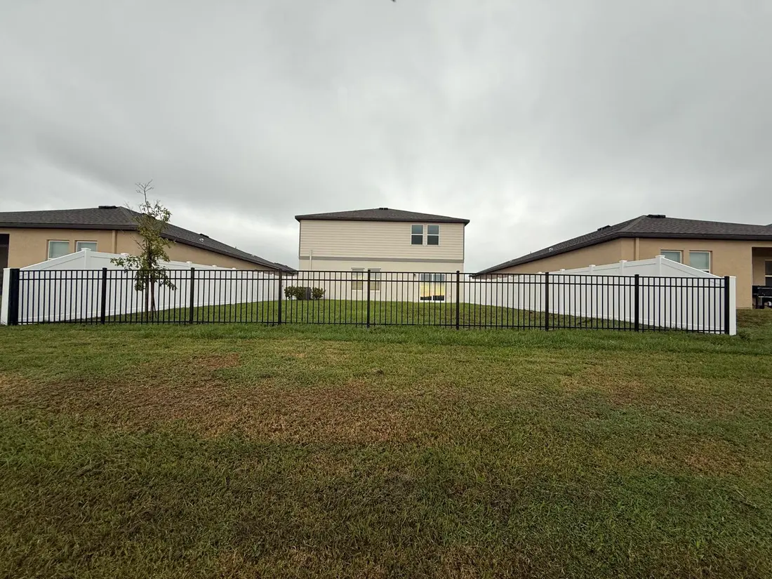 Vinyl fence line in a Tampa-area yard