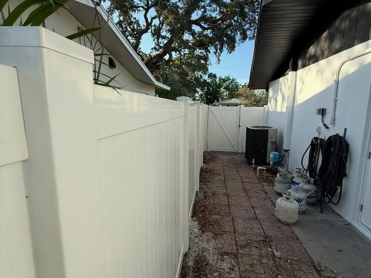Fence company Brandon, FL — vinyl fence installation